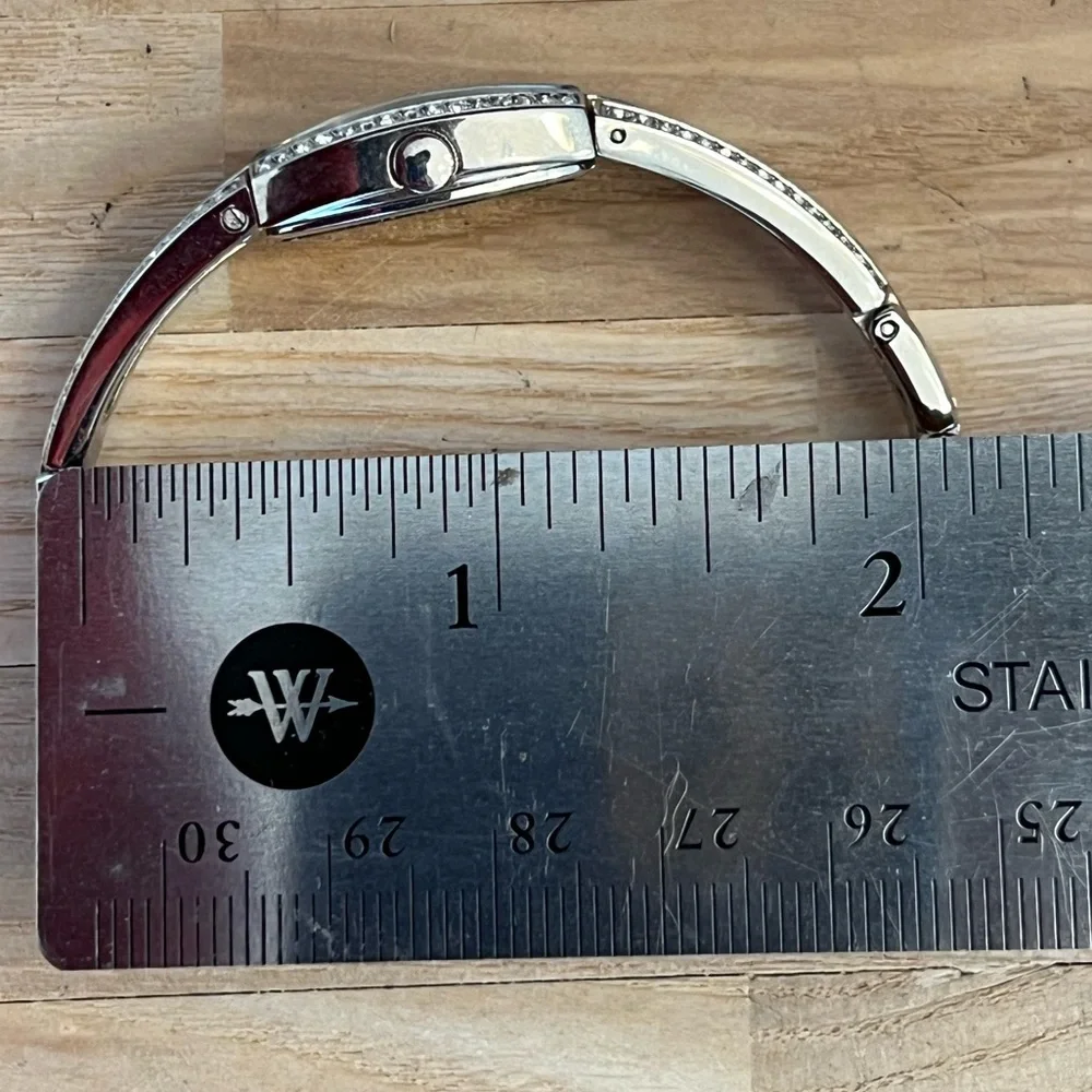 Guess Ladies Watch Crystal Embellishments Silver Dial Stainless Bracelet NWOT